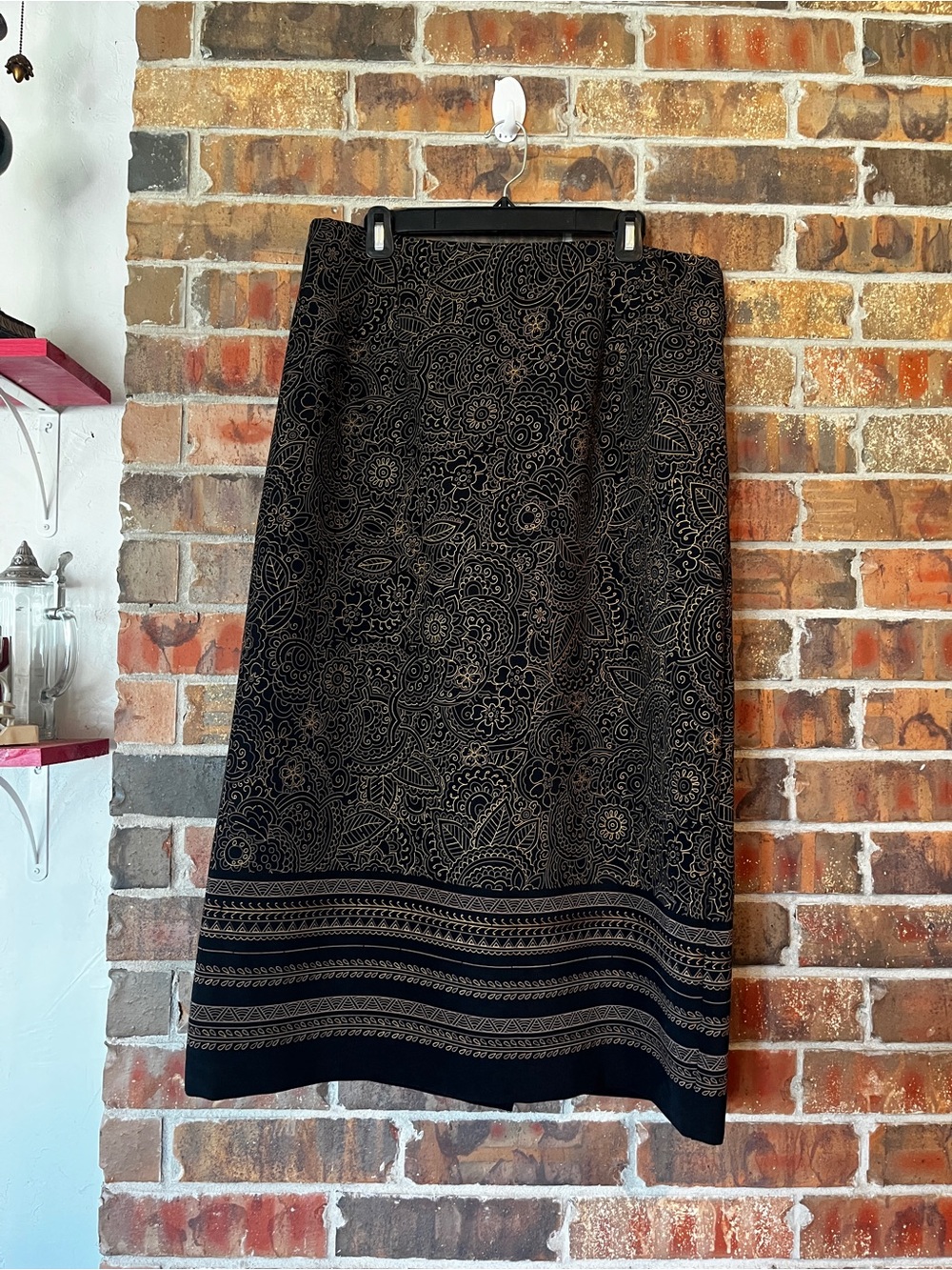 Briggs New York vintage Women’s maxi Skirt Black & Tan Paisley Print Size 18W